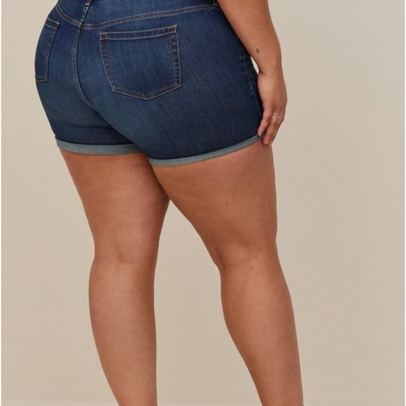Torrid Jean Mid 5 Shorts Back Country Split - Picture 3 of 9
